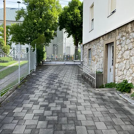 Charmantes Studio-apartment Im Shabby Chic Stil Mit Balkon Und Gartenblick - Ihr Perfektes Zuhause In * Graz