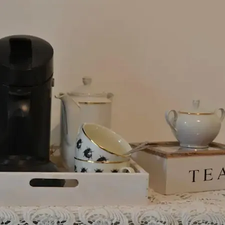 Charmantes Studio-apartment Im Shabby Chic Stil Mit Balkon Und Gartenblick - Ihr Perfektes Zuhause In Apartment