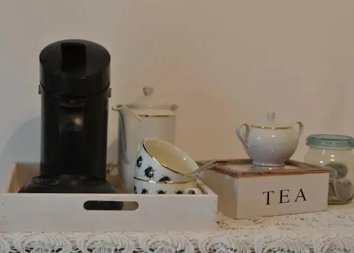 Charmantes Studio-apartment Im Shabby Chic Stil Mit Balkon Und Gartenblick - Ihr Perfektes Zuhause In Appartamento